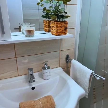 Mikszath Apartman شقة
