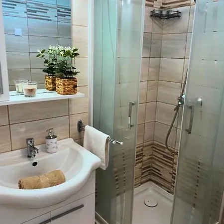 Mikszath Apartman شقة *