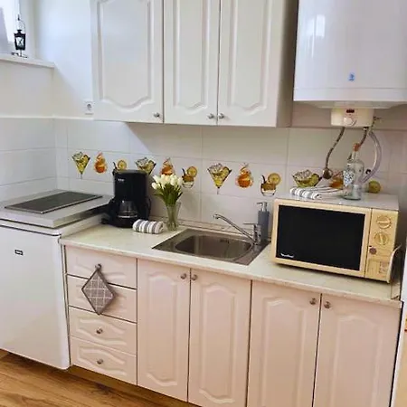شقة Mikszath Apartman *