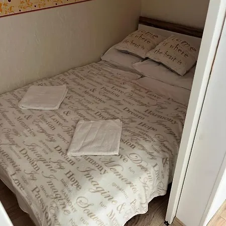Mikszath Apartman Apartment